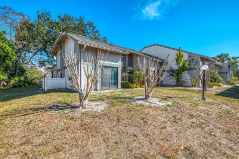 Townhouse in Sarasota, Florida 2 bedrooms, 124.49 sq.m. № 2232887 - photo 3