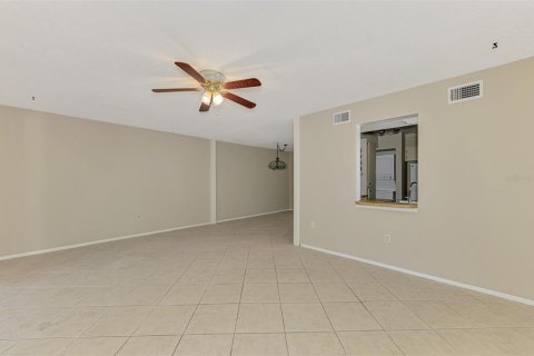 Townhouse in Sarasota, Florida 2 bedrooms, 124.49 sq.m. № 2232887 - photo 15