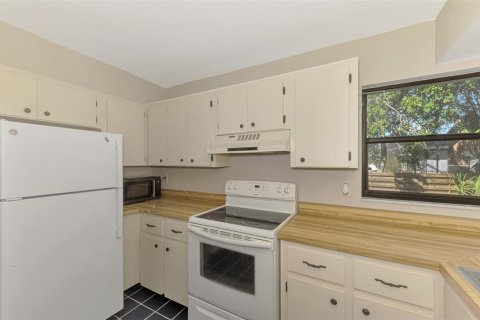 Townhouse in Sarasota, Florida 2 bedrooms, 124.49 sq.m. № 2232887 - photo 19