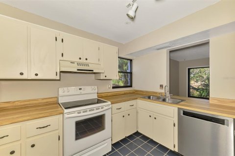 Townhouse in Sarasota, Florida 2 bedrooms, 124.49 sq.m. № 2232887 - photo 17