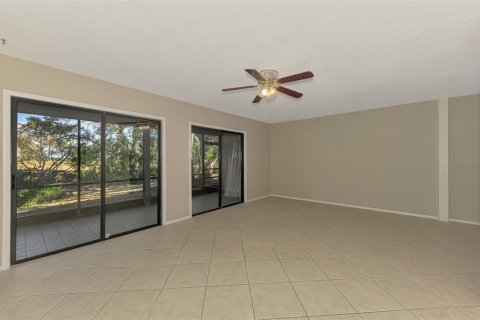 Townhouse in Sarasota, Florida 2 bedrooms, 124.49 sq.m. № 2232887 - photo 14