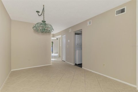 Townhouse in Sarasota, Florida 2 bedrooms, 124.49 sq.m. № 2232887 - photo 10