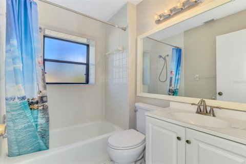 Townhouse in Sarasota, Florida 2 bedrooms, 124.49 sq.m. № 2232887 - photo 23