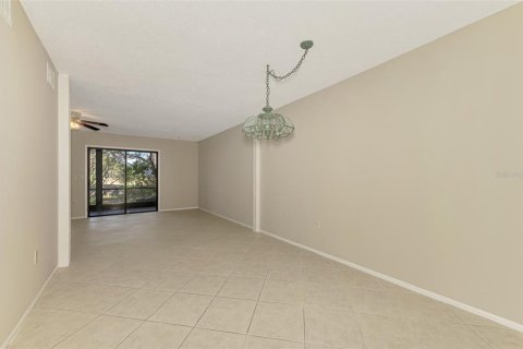 Townhouse in Sarasota, Florida 2 bedrooms, 124.49 sq.m. № 2232887 - photo 8