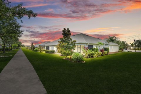 House in Clermont, Florida 2 bedrooms, 139.63 sq.m. № 1757725 - photo 4