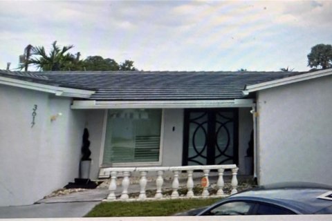 House in Miramar, Florida 4 bedrooms, 182.18 sq.m. № 2064379