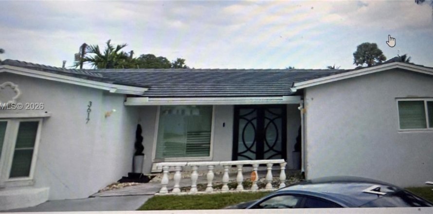 House in Miramar, Florida 4 bedrooms, 182.18 sq.m. № 2064379