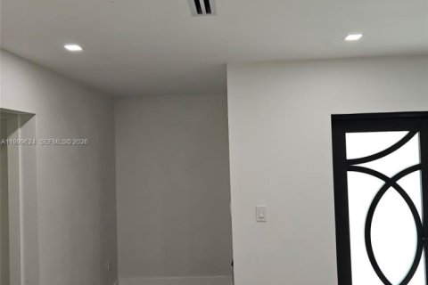 House in Miramar, Florida 4 bedrooms, 182.18 sq.m. № 2064379 - photo 2