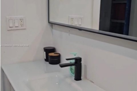 House in Miramar, Florida 4 bedrooms, 182.18 sq.m. № 2064379 - photo 4