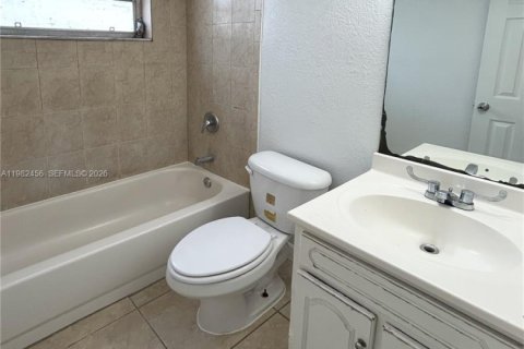 Снять в аренду квартиру в Майами, Флорида 2 спальни, 75.25м2, № 2045275 - фото 10