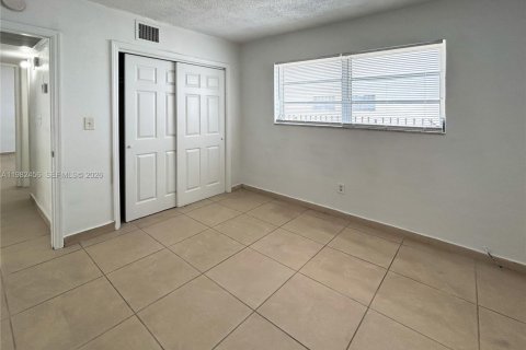 Снять в аренду квартиру в Майами, Флорида 2 спальни, 75.25м2, № 2045275 - фото 7