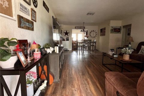 Купить виллу или дом в Тамарак, Флорида 3 спальни, 144.74м2, № 2040900 - фото 8