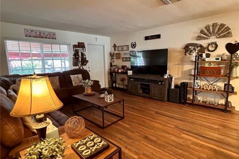 Купить виллу или дом в Тамарак, Флорида 3 спальни, 144.74м2, № 2040900 - фото 10