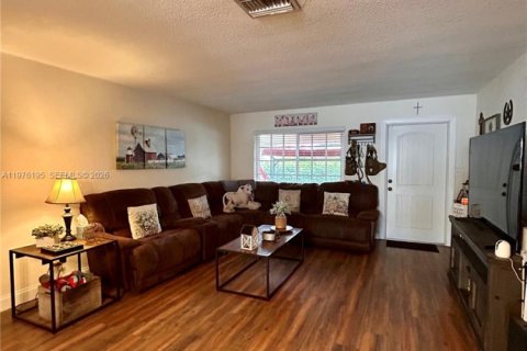 Купить виллу или дом в Тамарак, Флорида 3 спальни, 144.74м2, № 2040900 - фото 11