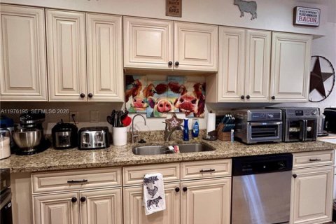 Купить виллу или дом в Тамарак, Флорида 3 спальни, 144.74м2, № 2040900 - фото 16