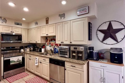 Купить виллу или дом в Тамарак, Флорида 3 спальни, 144.74м2, № 2040900 - фото 17