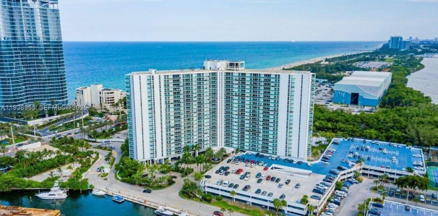 Condo in Sunny Isles Beach, Florida, 2 bedrooms  № 1985938