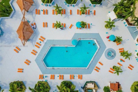 Condo in Sunny Isles Beach, Florida, 2 bedrooms  № 1985938 - photo 26