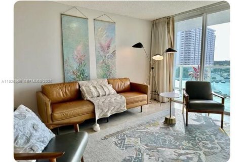 Condo in Sunny Isles Beach, Florida, 2 bedrooms  № 1985938 - photo 6