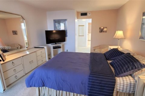 Condo in Sunny Isles Beach, Florida, 2 bedrooms  № 1985938 - photo 12