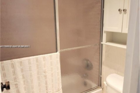 Condo in Sunny Isles Beach, Florida, 2 bedrooms  № 1985938 - photo 17