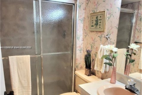 Condo in Sunny Isles Beach, Florida, 2 bedrooms  № 1985938 - photo 21