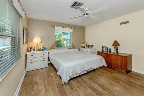 House in Venice, Florida 3 bedrooms, 206.24 sq.m. № 1637340 - photo 13