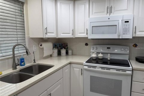 Condo in Largo, Florida, 2 bedrooms № 2105482 - photo 6