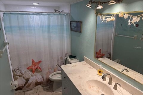 Condo in Largo, Florida, 2 bedrooms № 2105482 - photo 30