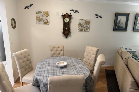 Condo in Largo, Florida, 2 bedrooms № 2105482 - photo 11