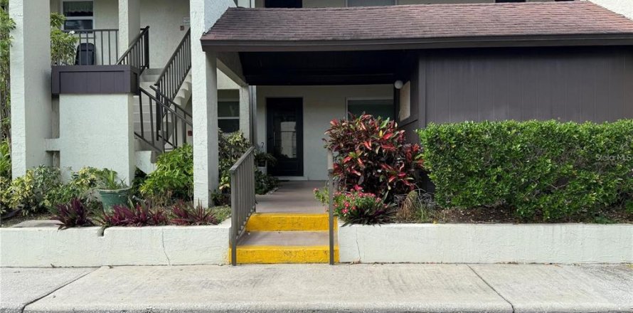Condo in Largo, Florida, 2 bedrooms № 2105482