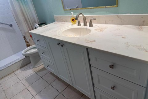Condo in Largo, Florida, 2 bedrooms № 2105482 - photo 26