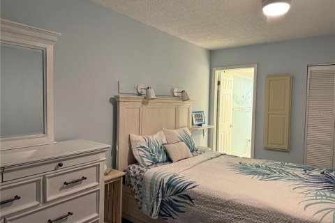 Condo in Largo, Florida, 2 bedrooms № 2105482 - photo 21