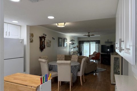 Condo in Largo, Florida, 2 bedrooms № 2105482 - photo 10
