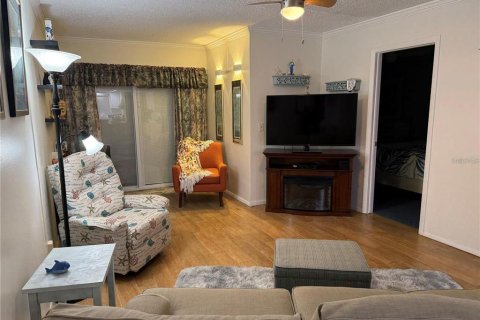 Condo in Largo, Florida, 2 bedrooms № 2105482 - photo 18