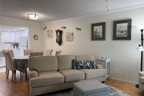 Condo in Largo, Florida, 2 bedrooms № 2105482 - photo 14