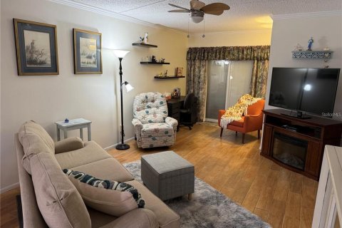 Condo in Largo, Florida, 2 bedrooms № 2105482 - photo 17