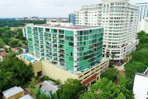 Condo in Orlando, Florida, 2 bedrooms  № 1719927 - photo 1