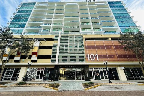 Condo in Orlando, Florida, 2 bedrooms  № 1719927 - photo 2