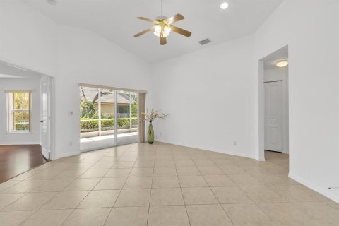 House in Boynton Beach, Florida 3 bedrooms, 147.99 sq.m. № 2191635 - photo 5