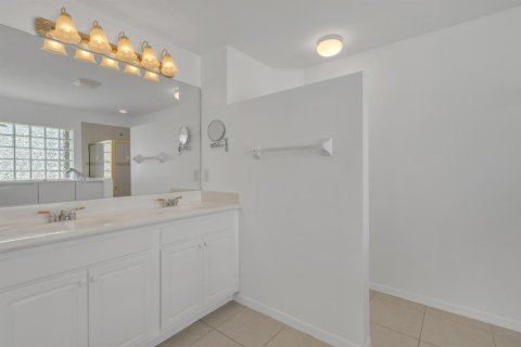 House in Boynton Beach, Florida 3 bedrooms, 147.99 sq.m. № 2191635 - photo 17