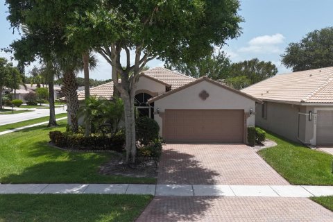 House in Boynton Beach, Florida 3 bedrooms, 147.99 sq.m. № 2191635 - photo 2