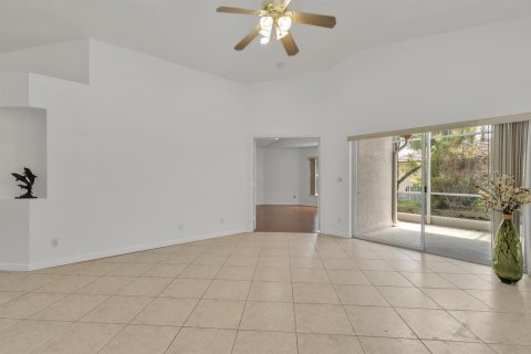 House in Boynton Beach, Florida 3 bedrooms, 147.99 sq.m. № 2191635 - photo 7