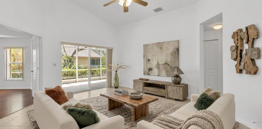 House in Boynton Beach, Florida 3 bedrooms, 147.99 sq.m. № 2191635