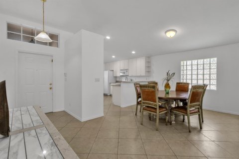 House in Boynton Beach, Florida 3 bedrooms, 147.99 sq.m. № 2191635 - photo 8