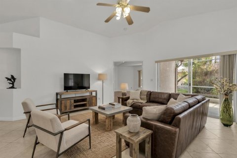 House in Boynton Beach, Florida 3 bedrooms, 147.99 sq.m. № 2191635 - photo 6