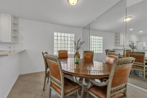 House in Boynton Beach, Florida 3 bedrooms, 147.99 sq.m. № 2191635 - photo 9