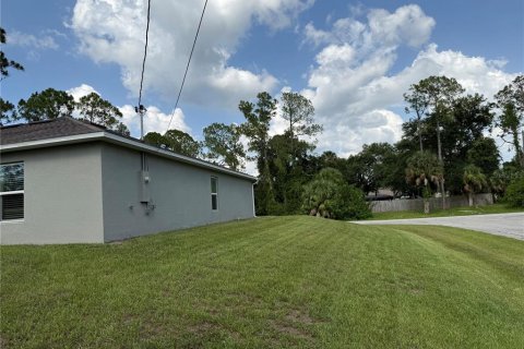 House in North Port, Florida 4 bedrooms, 166.85 sq.m. № 2231567 - photo 5
