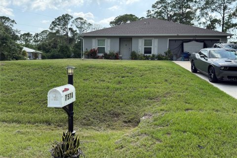 House in North Port, Florida 4 bedrooms, 166.85 sq.m. № 2231567 - photo 2