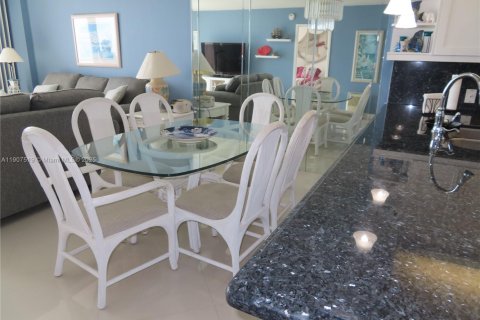 Condominio en alquiler en Miami Beach, Florida, 1 dormitorio, 76.55 m2 № 2012545 - foto 11